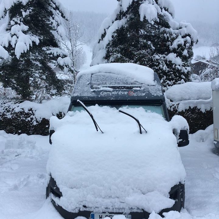 Neige fraîche tombée durant la nuit ! Neige fraîche tombée durant la nuit !