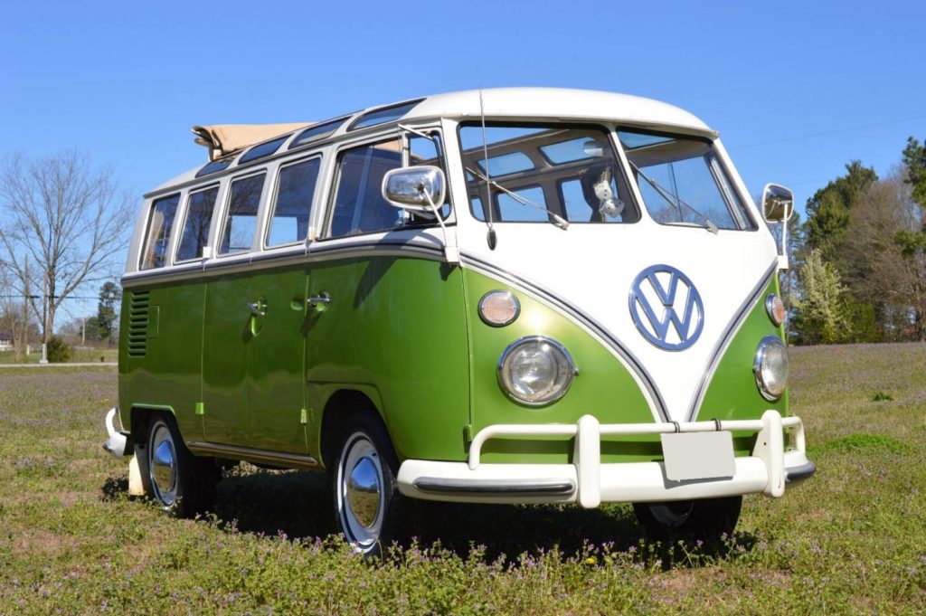 Le Samba Bus 21 fenêtres de la série « That '70s Show » battra-t-il le record de vente aux enchères de janvier 2017 : 302.500 $ (280.000 €)