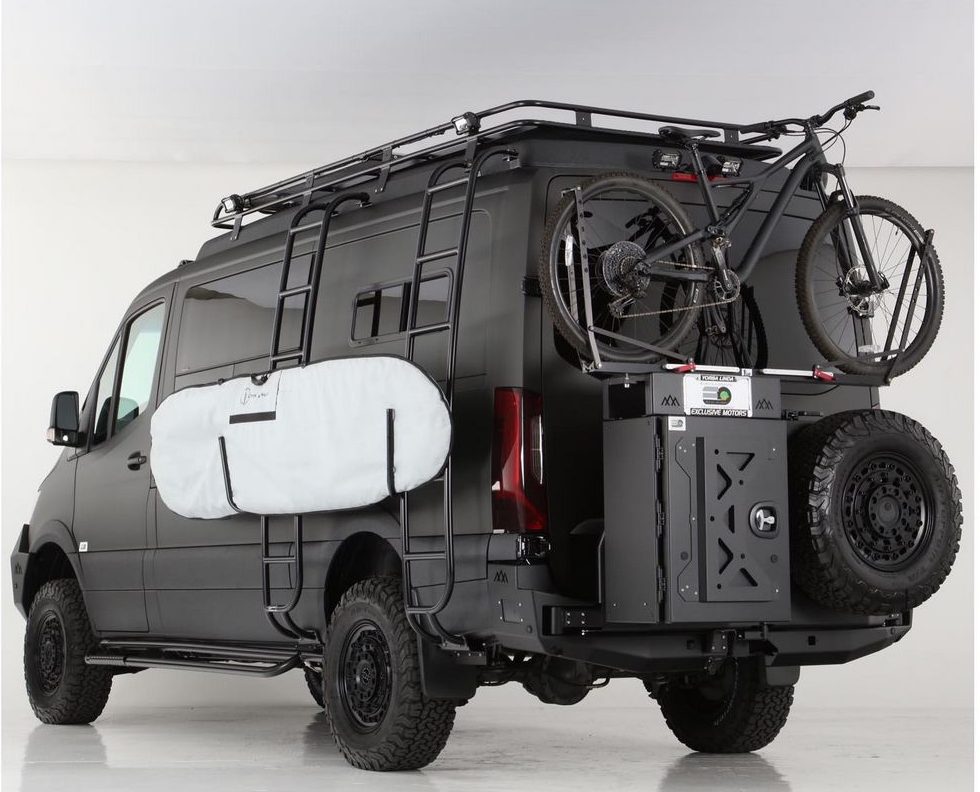 AUTOMOBILE/ UTILITAIRE. Mercedes Sprinter 4x4: haut sur pattes