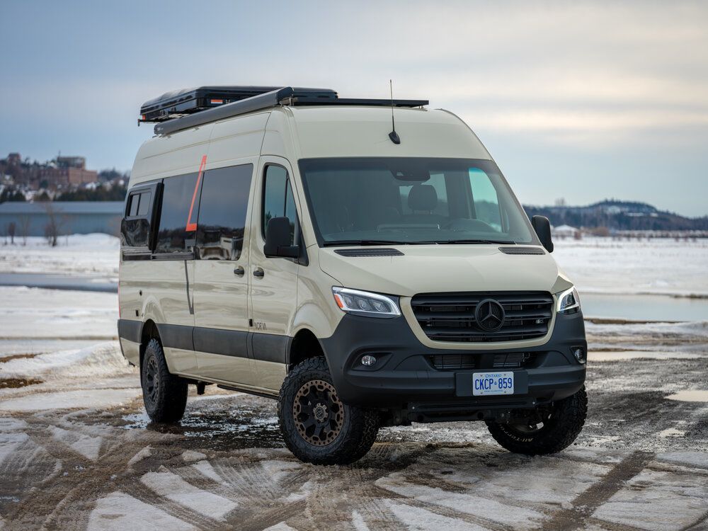 Un luxueux Sprinter 4x4 à l'épreuve des rallyes-raids