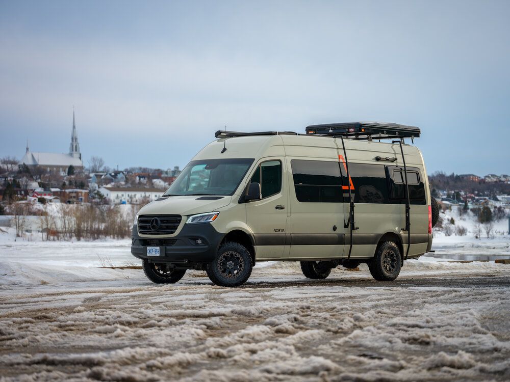 Un luxueux Sprinter 4x4 à l'épreuve des rallyes-raids