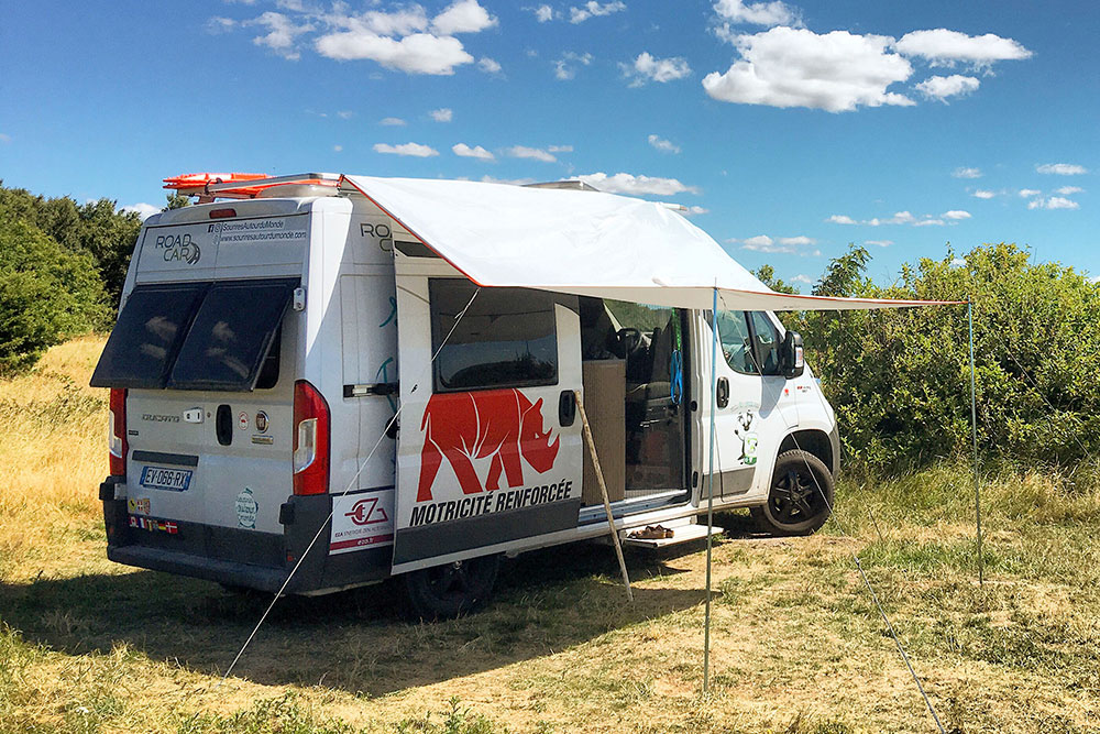 Equipement fourgon aménagé : les accessoires camping indispensables!