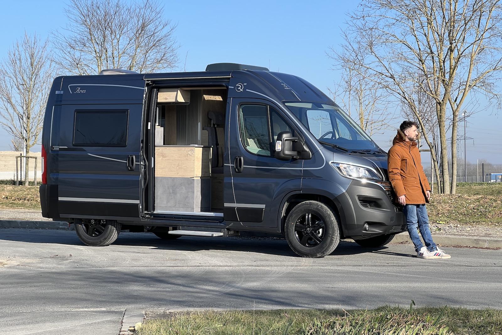 Passe-toit noir abs double entrée pour camping-car