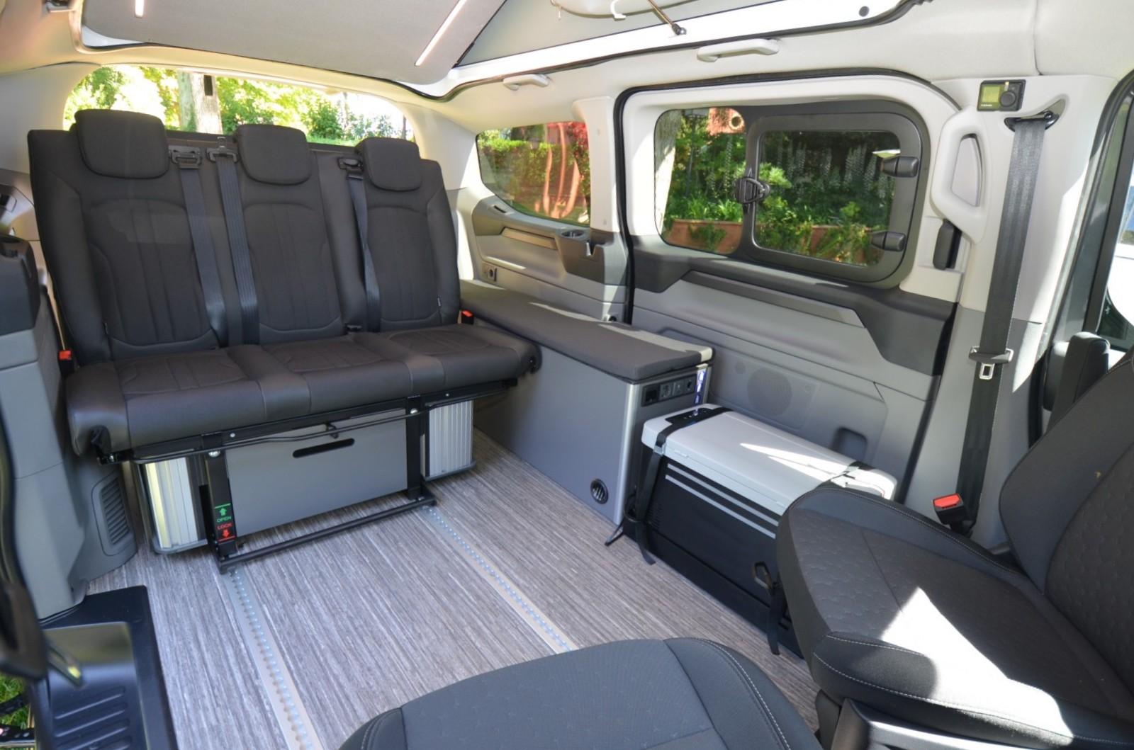 La banquette 3 places est équipée de série de fixations Isofix pour accueillir deux sièges bébé.