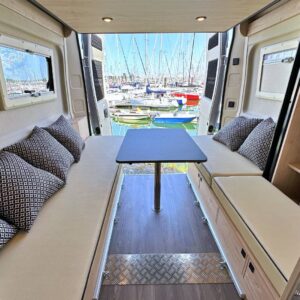 Florium dévoile le Black Pearl 63KS : un grand fourgon avec salon arrière modulable