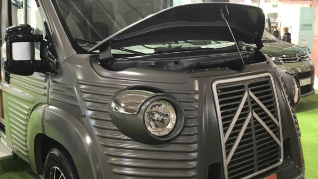 Seule la face avant du Citroën Jumper est recarrossée pour retrouver la forme orginale