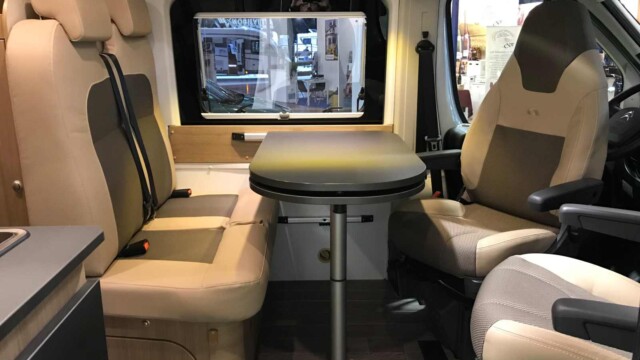 L'intérieur de l'Adria Twin 600 SPT Platinum