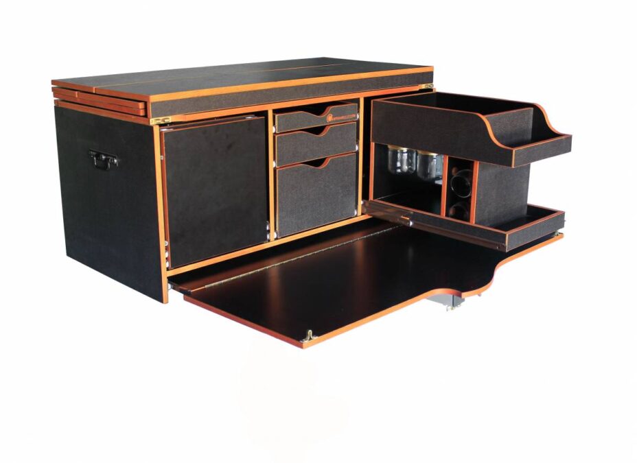 Un savoir faire unique, sans vis d'assemblage, seulement de l’ébénisterie traditionnelle