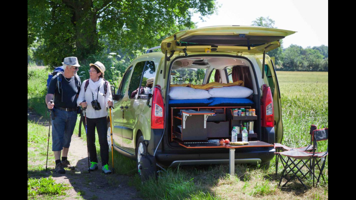 Avec une telle cuisine modulable en plein air, marcher ou manger il va falloir choisir !