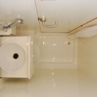 Astucieuse vasque escamotable dans la paroi