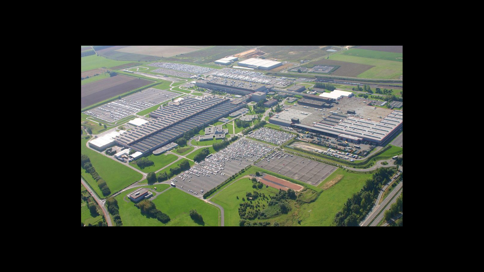 L'usine PSA Hordain assemble des véhicules pour les marques Peugeot, Citroën et Toyota.