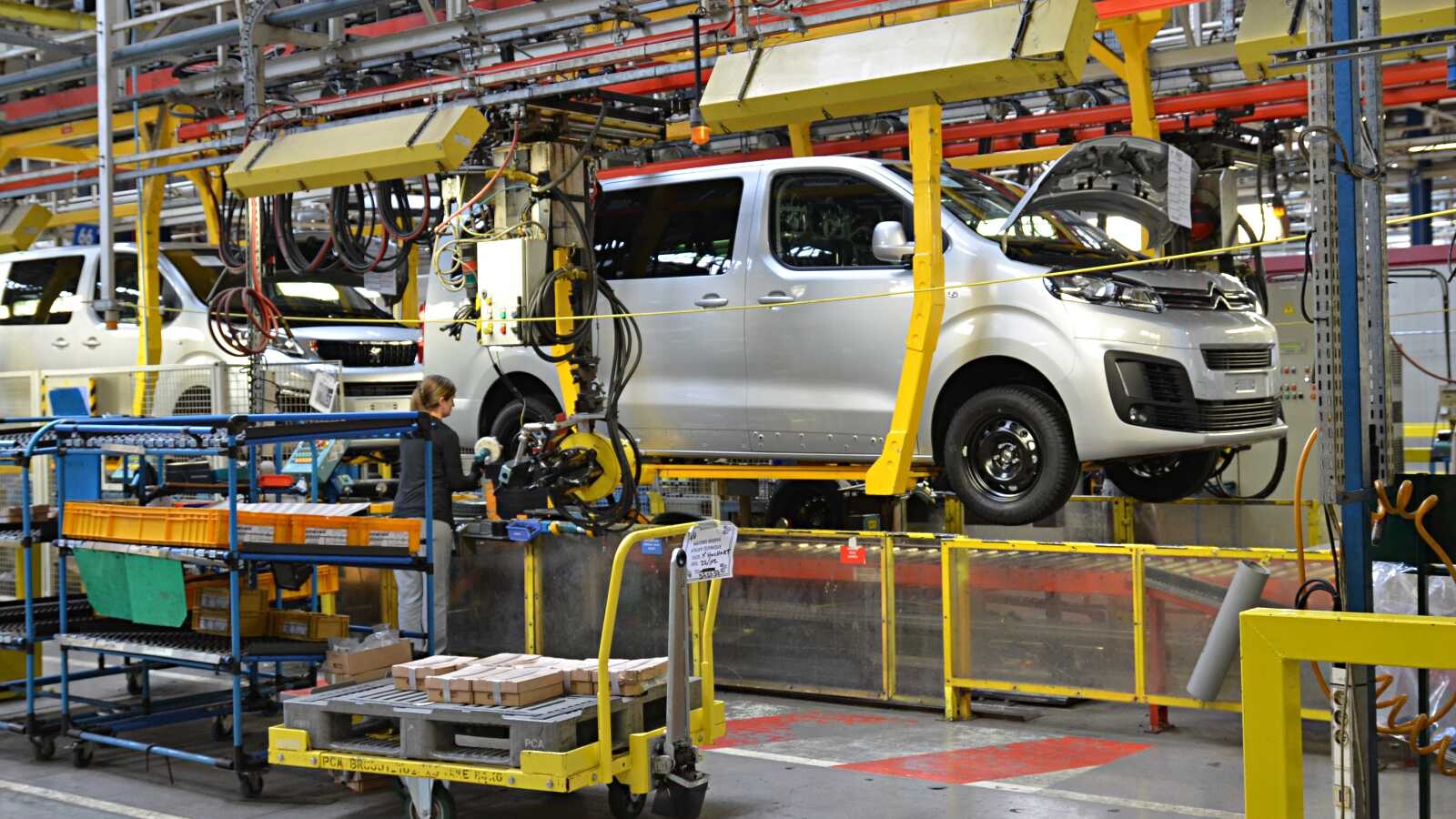 Un Citroën SpaceTourer sur la ligne de production PSA Hordain