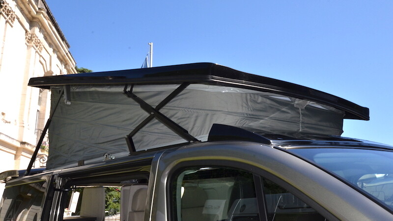 Prototype de toit relevable/rétractable électriquement