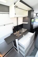 Cuisine pratique avec de nombreux rangements