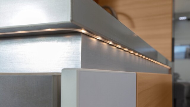 De belles épaisseurs, des éclairages indirects, des applications argentées, des formes complexes... La qualité est au rendez-vous.