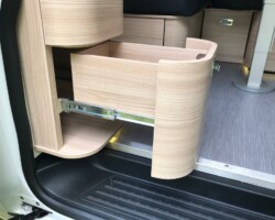 Le tiroir n'exploite pas totalement le volume du meuble.