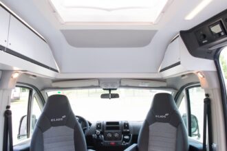 La cabine Duplex des vans Elios leur donne des allures de camping-cars profilés