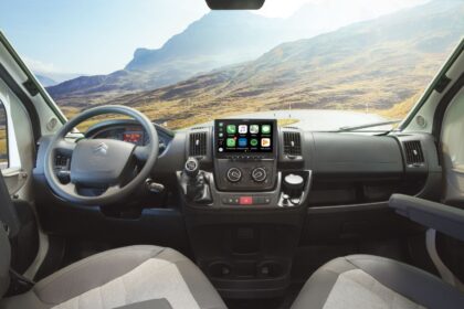 De série sur toute la gamme (hors Vario Camp) une station multimédia GPS Alpine avec grand tablette tactile orientable