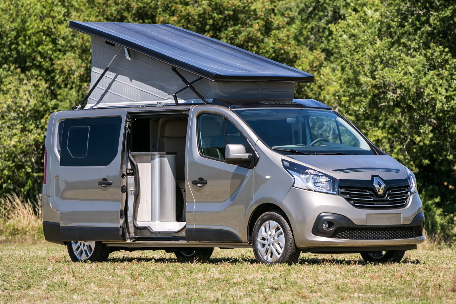 Les deux modèles Escapade à toit relevable (ici l'Auto Camp XL) bénéficient en 2019 de l'option commande électrique du toit