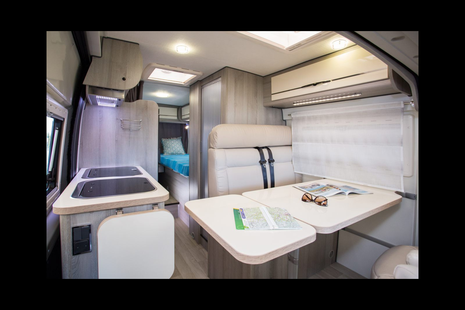 Un salon très spacieux et lumineux