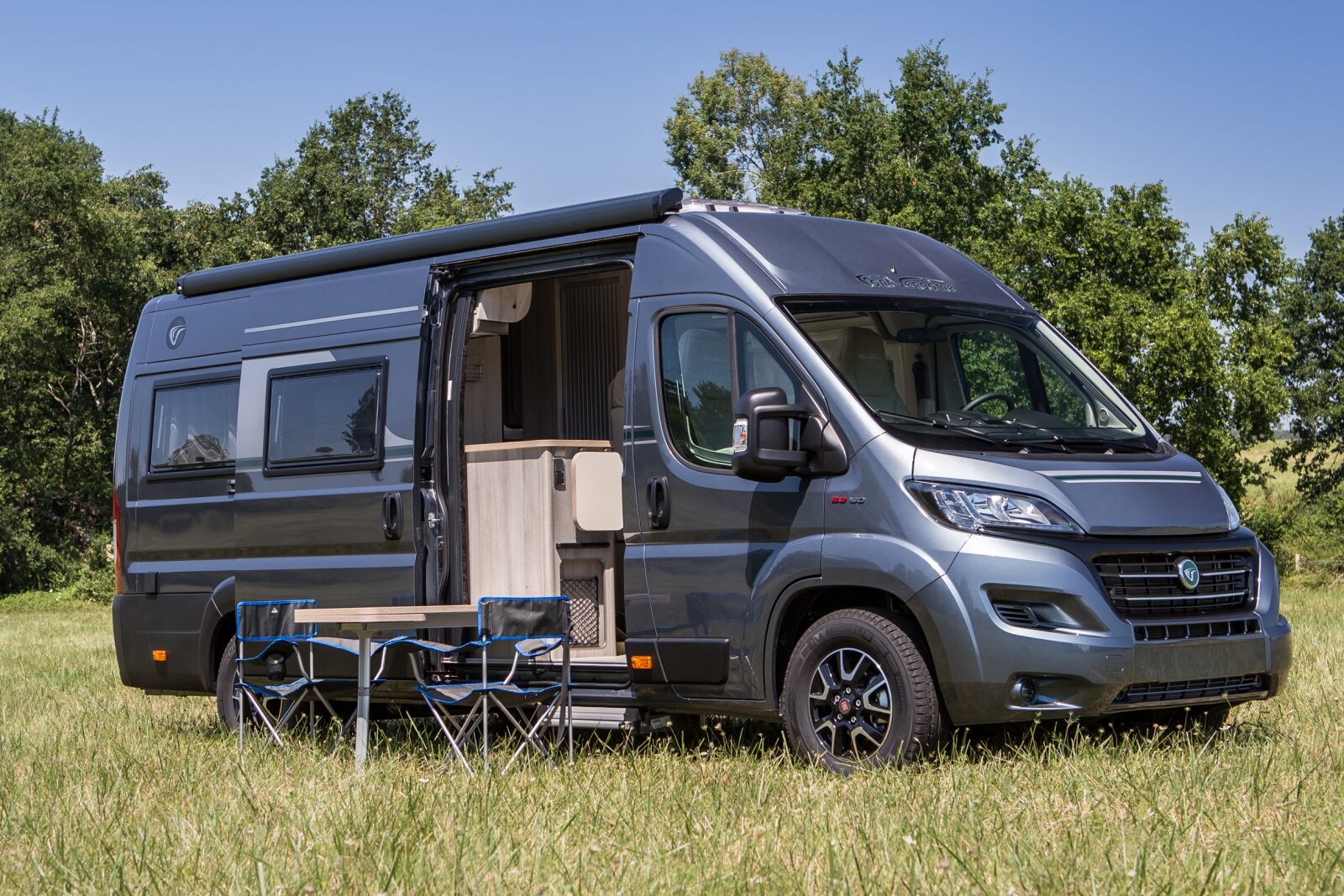 Plus grand des fourgons Font Vendôme, le Duo Van (6,36 m) est idéal pour les grands voyages