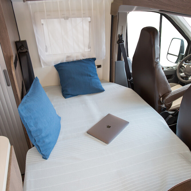 Le second couchage, plutôt dédié à un enfant ou adolescent (172 x 107 cm), s’obtient après transformation de la dînette.