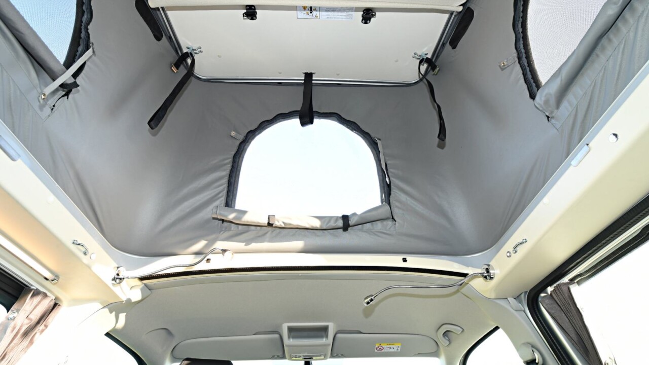 On retrouve la signature Stylevan avec ce toit relevable manuellement à la qualité éprouvée