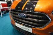 Ford Transit Custom et sa calandre trapézoïdal.