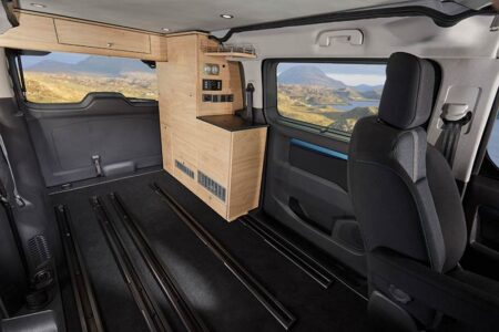 Une fois l'ensemble des places arrière retirées, le volume libéré laisse envisager le transport d'objets très encombrants.