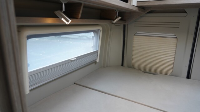 Très belle intégration des stores des portes arrière.