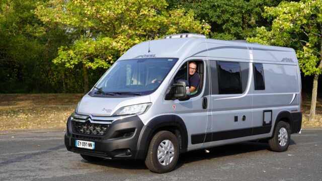 Cette version "Aventure" à motricité renforcée est ici associée au châssis Heavy reconnaissable aux élargisses de passages de roues.