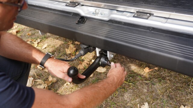 Rotule d'attelage amovible. Un équipement associé au porte-vélos rotatif Busbiker.