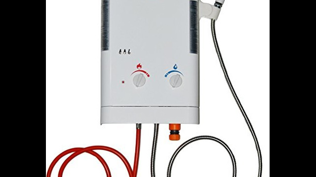 Douche avec chauffe-eau mobile au gaz Ecotemp (environ 170€)
