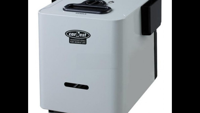 Douche avec chauffe-eau mobile au gaz Carbest (environ 270€).