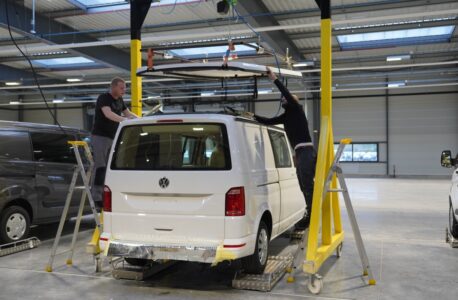 Les opérateurs sont en mesure de poser plusieurs types de toit sur VW, bien sûr, mais aussi sur d'autres bases.