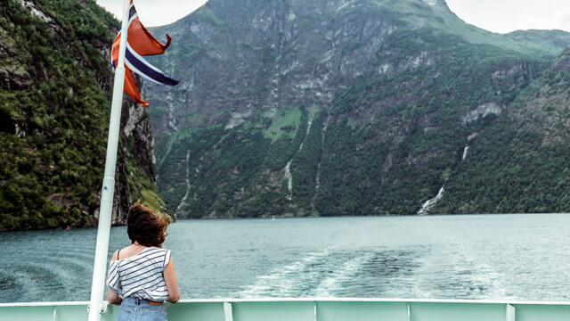 Excursion en bateau sur le Geirangerfjord.