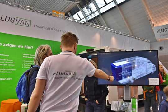 L'équipe professionnelle et dynamique de PlugVan n'a pas manqué d'échanger avec le public avisé du CMT Stuttgart