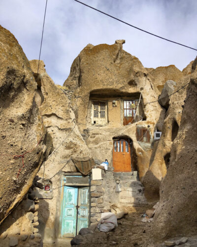 Sous ses airs un peu fantôme, le village troglodyte de Kandovan est toujours habité.