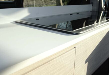 MyKITvan - surface en corian dans la cuisine