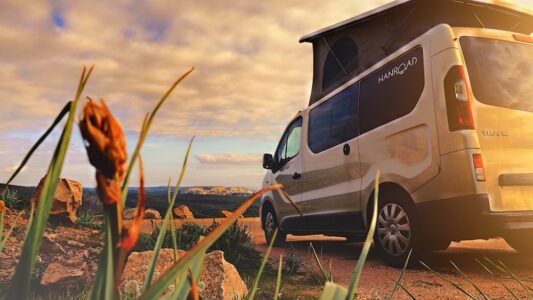 Lors de courses qui durent parfois plusieurs jours, l’appui du van se révèle précieux.