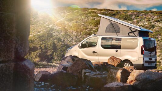 Le van avec lequel Sébastien Brosseau part est un Hanroad Trek 4 XL sur base Renault Trafic (5,48 m).