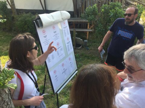 Un programme complet avec randonnée, dégustation et cours de yoga. Nathalie est à la baguette.