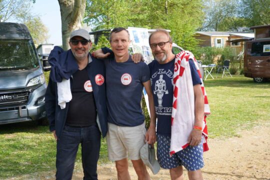 Pendant que les uns travaillent, que font les autres... Ils filent à la piscine :)