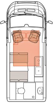 Le lit de pavillon se fait discret le jour mais offre un couchage très bien dimensionné la nuit venue.