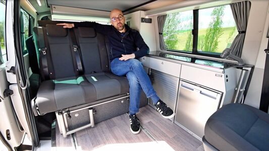 Confortable, coulissante, polyvalente : la banquette-lit 3 places Variotech est indissociable du Reimo Triostyle