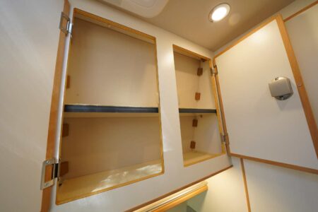 CS REISEMOBILE - placard de pavillon en cuisine