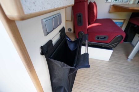 CS REISEMOBILE - Amovible, ce sac peut accueillir une petite poubelle.