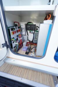 CS REISEMOBILE - Tableau électrique très accessible.