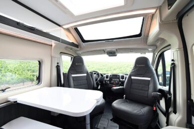 ...à bord du Benivan B119 équipé du "Sun Roof" de série