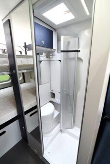 Le Leader Van Duo profite d'une nouvelle salle d'eau fonctionnelle et esthétique